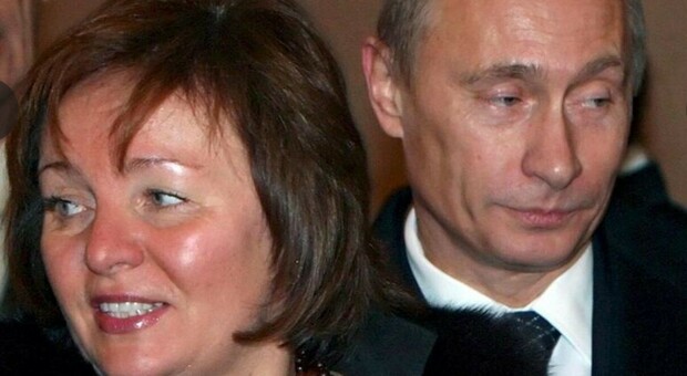 Putin, l'ex moglie Lyudmila e il nuovo marito 20 anni più giovane: una vita tra viaggi e lusso (aggirando le sanzioni)