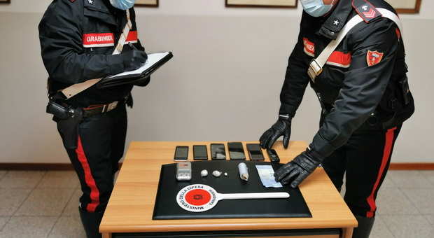 Droga e banconote false: 40enne extracomunitario arrestato dai carabinieri