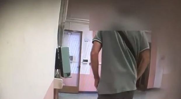 Furbetti del cartellino in ospedale: trenta indagati, 12 arresti