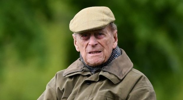 Principe Filippo, 98 anni, dimesso dall'ospedale: come il marito della Regina Elisabetta Principe Filippo, 98 anni, dimesso dall'ospedale: come il marito della Regina Elisabetta