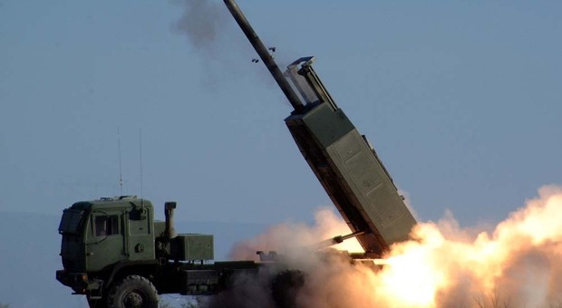 Armi all'Ucraina, chi sta inviando cosa? Dai sistemi radar agli obici semoventi tutta l'artiglieria arrivata a Kiev Armi all'Ucraina, chi sta inviando cosa? Dai sistemi radar agli obici semoventi tutta l'artiglieria arrivata a Kiev
