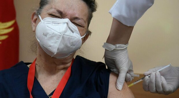 Vaccini, in Romania 4.000 positivi al Covid dopo la prima dose e 446 dopo la seconda