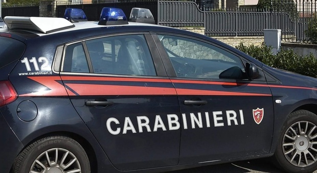 Roma, rapina due automobiliste armato di pistola: arrestato un 44enne