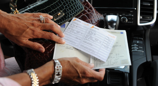 Multe, bollo, Rc auto, revisioni: proroghe e doveri in tempi di Covid, ecco il vademecum Multe, bollo, Rc auto, revisioni: proroghe e doveri in tempi di Covid, ecco il vademecum