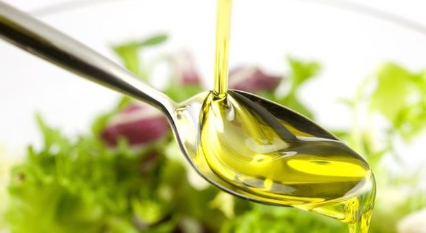 Anti-invecchiamento: 2 cucchiai al giorno d'olio d'oliva per corpo e cervello Anti-invecchiamento: 2 cucchiai al giorno d'olio d'oliva per corpo e cervello