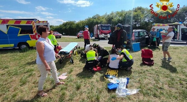 Montereale-Valcellina, incidente stradale fra due auto: feriti tre adulti e due bambini Montereale-Valcellina, incidente stradale fra due auto: feriti tre adulti e due bambini