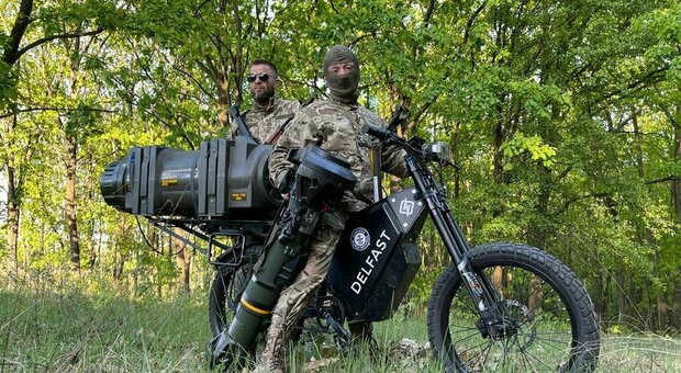 Ucraina attacca con le bici elettriche: «In grado di far saltare in aria i carri armati russi»