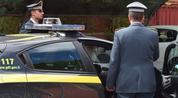 Scoperta una maxi evasione fiscale, sequestrati beni per oltre 350mila euro Scoperta una maxi evasione fiscale, sequestrati beni per oltre 350mila euro