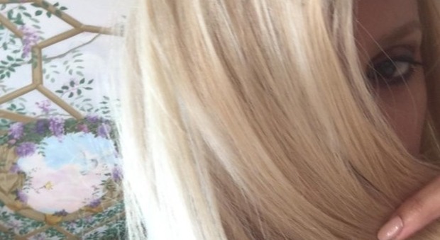 Penelope Cruz nei panni di Donatella Versace su Instagram, ecco perché -Guarda