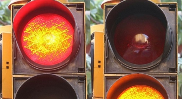 Semafori rossi inesistenti durante la folle fuga a 200 km orari