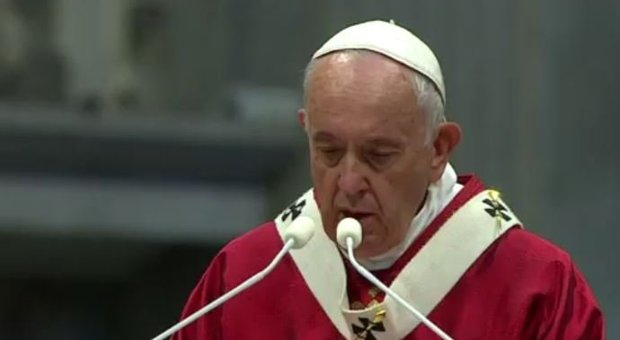 Papa Francesco, prima messa del 2020: «Per un mondo migliore includere le donne nei processi decisionali»