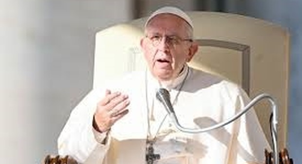 Papa Francesco: «Le chiese siano la casa di Dio e non mercato o salotti sociali»