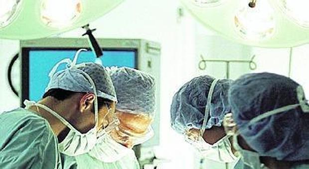 Protesi al seno cancerogene, pazienti in allarme nel Lazio. «Corriamo rischi?». Social invasi Protesi al seno cancerogene, pazienti in allarme nel Lazio. «Corriamo rischi?». Social invasi