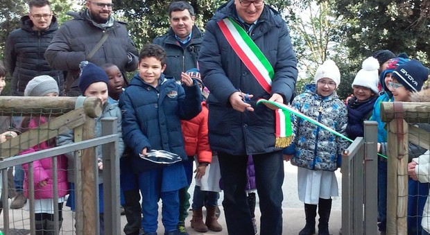 Il sindaco remo Bruni inaugura la pineta La Croce
