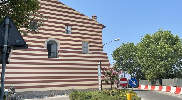 Restaurato a Montalto l'antico palazzo a strisce, la storia dell’elemento più simbolico della Marina