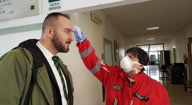 Statali, intesa sulla sicurezza: ritorno in ufficio fra visiere e orari flessibili Statali, intesa sulla sicurezza: ritorno in ufficio fra visiere e orari flessibili