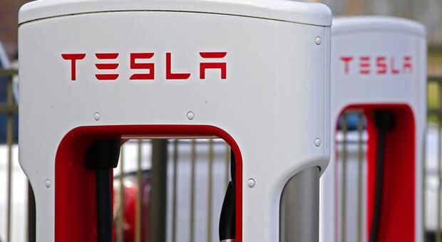 Il tonfo di Tesla fa crollare tutto il settore delle auto elettriche