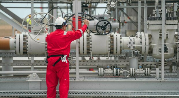 Gas, Eni annuncia: «Gazprom riduce di un terzo le forniture all'Italia». Nord Stream chiuso da oggi L'Ue: «Situazione seria, pronti ad ogni scenario»