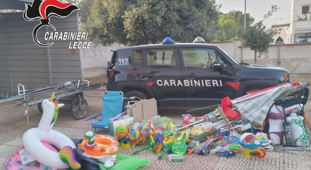 Via gli ombrelloni segnaposto: i carabinieri liberano 300 metri quadrati di spiaggia occupata