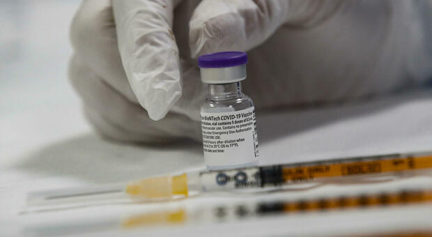 Vaccini, sette giorni per la svolta: da oggi terze dosi “a sportello” per tutti gli over40