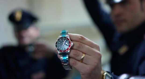Aggredito in pieno giorno per l'orologio dal polso: era un raro modello da 250mila euro