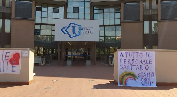 L'ingresso dell'ospedale di Torrette ad Ancona