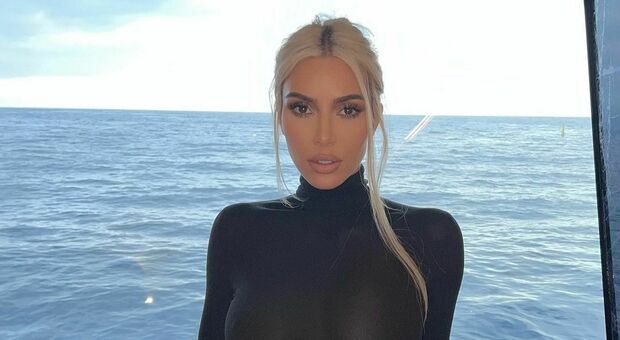 Kim Kardashian e i ritocchini: «Solo un po' di botox» (ma il medico la smentisce). Dalla rinoplastica alla liposuzione: tutti i "possibili" interventi
