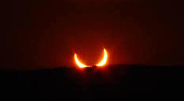 Eclissi: anche le scuole puntano i telescopi sul sole nero