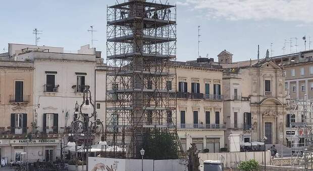 Colonna di Sant'Oronzo, il sindaco di Brindisi risponde a Salvemini: «Passo a riprenderla»