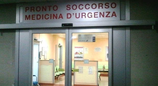 L'attesa al Pronto Soccorso è troppo lunga, scatto d'ira contro un infermiere