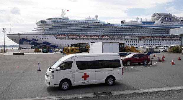 Coronavirus, nave ferma a Yokohama con 179 persone affette, disperazione tra i passeggeri: «Piangiamo tutta la notte»