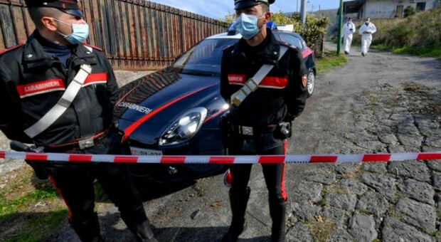 Uomo trovato morto sgozzato in auto: orrore a Como, la vittima è un 70enne