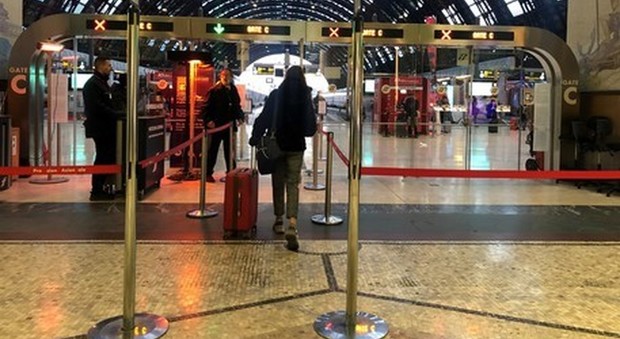 Coronavirus, fermati alla stazione Centrale di Milano viaggiatori diretti al Sud fermati Coronavirus, fermati alla stazione Centrale di Milano viaggiatori diretti al Sud fermati