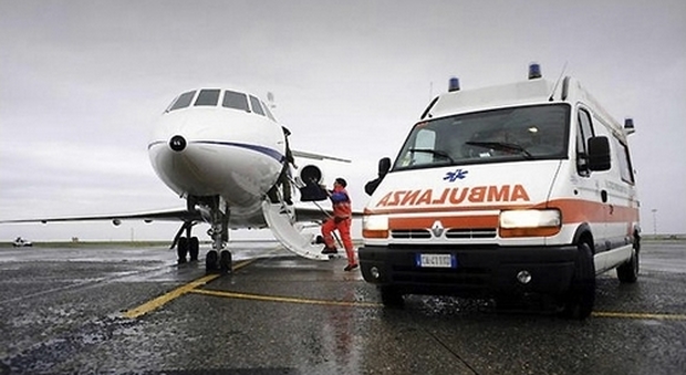 Bimba di due anni trasportata in aereo da Catanzaro a Roma: è grave