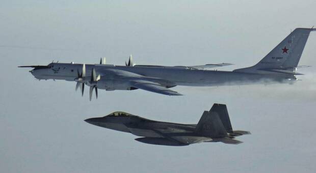 Aerei russi violano lo spazio aereo dell'Alaska, comdando di difesa nordamericano: «Pronti a rispondere»