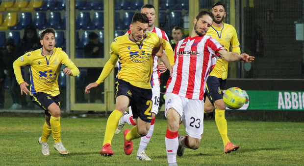 Antonio Bacio Terracino, 27 anni, durante una partita della Fermana Antonio Bacio Terracino, 27 anni, durante una partita della Fermana