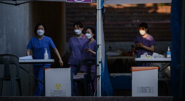 Coronavirus, boom contagi in Corea del Sud: nuove chiusure a Seul Coronavirus, boom contagi in Corea del Sud: nuove chiusure a Seul