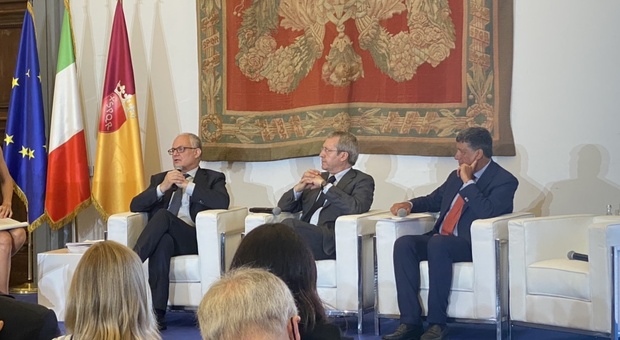 Da sinistra, Roberto Gualteri, Benedetto Della Vedova e Lorenzo Tagliavanti