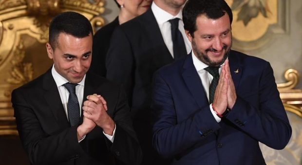 Di Maio e Salvini: «Niente aumento dell'Iva, resteranno gli 80 euro». Governo diviso, tensione su Tria