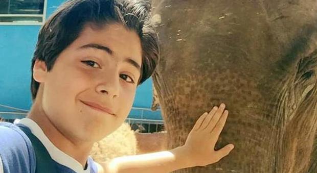 Leandro, morto a 13 anni travolto dal treno: compagni in lacrime