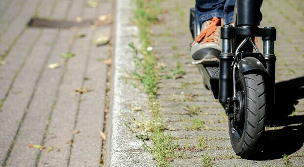 Incidente in monopattino: trauma cranico per 18enne a Torino Incidente in monopattino: trauma cranico per 18enne a Torino
