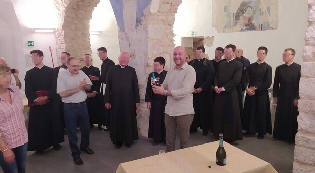 L'ex assessore Stefano Gizzi e il consigliere comunale Pasquale Bronzi alla festa con i religiosi