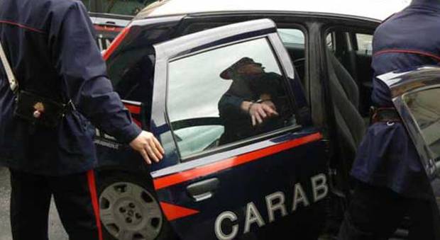 Senigallia, ubriaco semina il panico vaga gridando: «Viva gli africani» Senigallia, ubriaco semina il panico vaga gridando: «Viva gli africani»