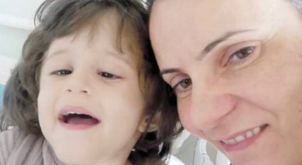 Mamma salva figlia di 3 anni: «Greta stava morendo e i donatori tardavano: le ho datto il mio fegato»