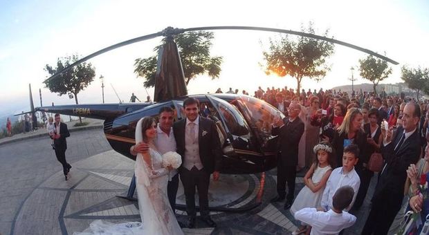 Nicotera, elicottero atterra in piazza con gli sposi: perquisiti sindaco e sposo