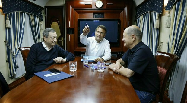 Draghi, Macron e Scholz incontrano Zelensky a Kiev: «Vogliamo che l'Ucraina entri nell'Ue»