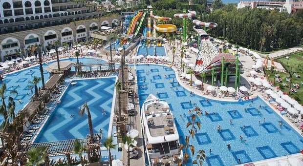 Bimba di 2 anni muore dopo bagno nella piscina del resort. «Infezione da escherichia coli» Bimba di 2 anni muore dopo bagno nella piscina del resort. «Infezione da escherichia coli»