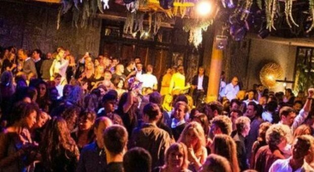 Focolaio a Pordenone, 50 contagiati alla maxi-festa in discoteca: indaga la Questura