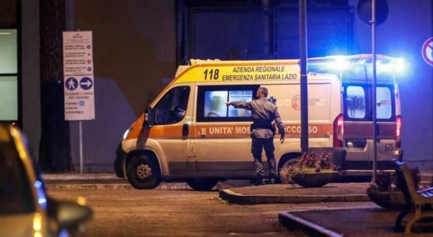 Roma, poliziotto investito su corsia emergenza: è grave. In ospedale con l'elicottero Roma, poliziotto investito su corsia emergenza: è grave. In ospedale con l'elicottero