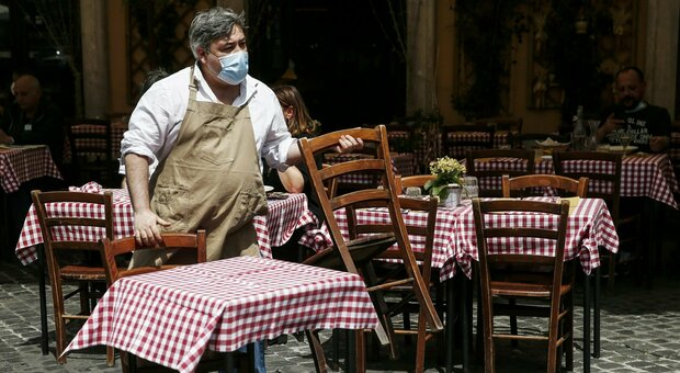Roma, Comune: ok spazi esterni per banconi e tavolini fino al 31 dicembre